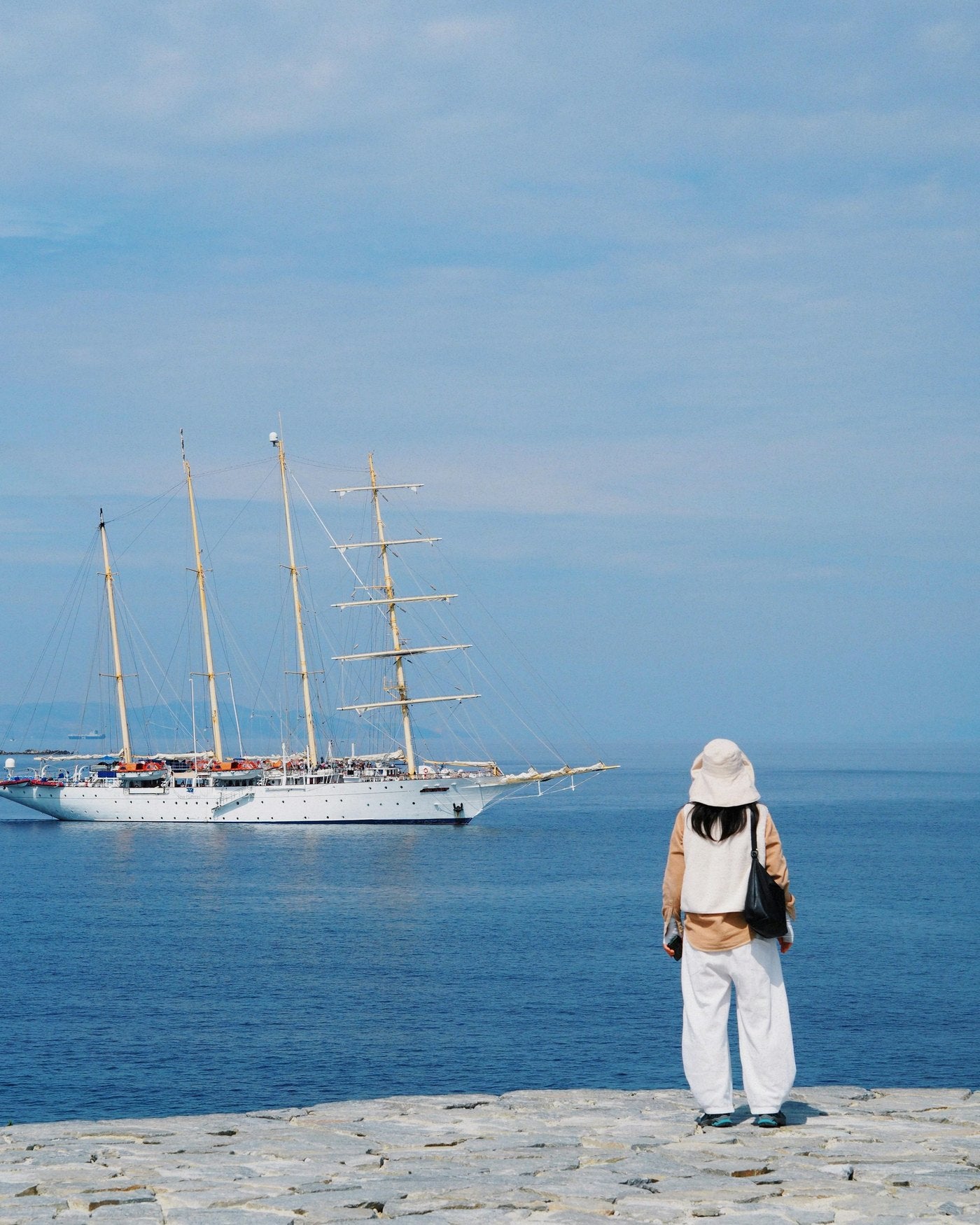Lookbook: muelle con velero de tres mástiles